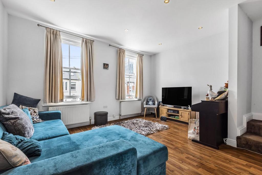 Graham Road, Wimbledon 2 bed flat £625,000