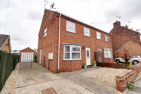 3 bedroom semi-detached house for sale - Thornton Street, Barrow-Upon-Humber