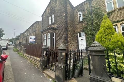 3 bedroom terraced house to rent, Royd Avenue, Huddersfield