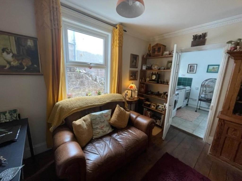 Sunnyside Road, WestonsuperMare, North Somerset 2 bed flat £750 pcm