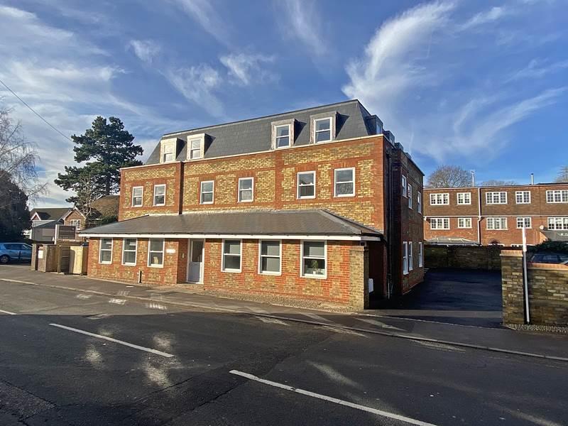 Station Road, Bourne End 1 bed flat £1,150 pcm (£265 pw)