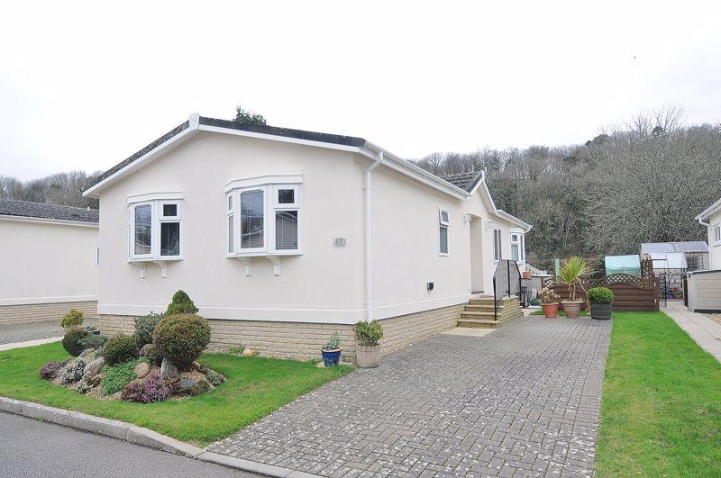 Leigham Manor Drive, Plymouth. A spacious 3 bedroom park home in gated