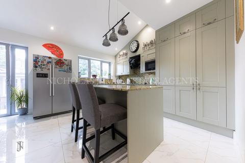 4 bedroom terraced house for sale - The Fairway, Southgate/ Oakwood London N14