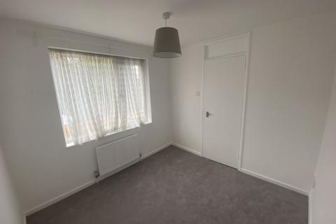 3 bedroom terraced house to rent, Chetwode Road, Tadworth