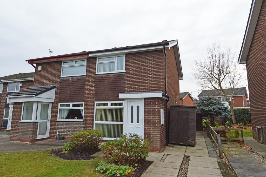 Rossett Drive, Davyhulme, Manchester, M41 2 bed semidetached house £875 pcm (£202 pw)