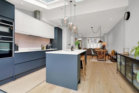 52 Salisbury Road, London, W13 9TX