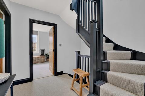 52 Salisbury Road, London, W13 9TX