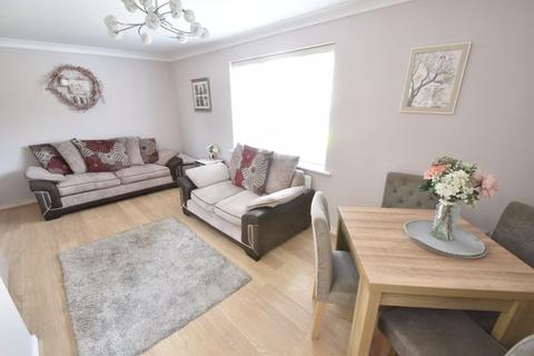 2 bedroom flat for sale - Orchid Close, Luton