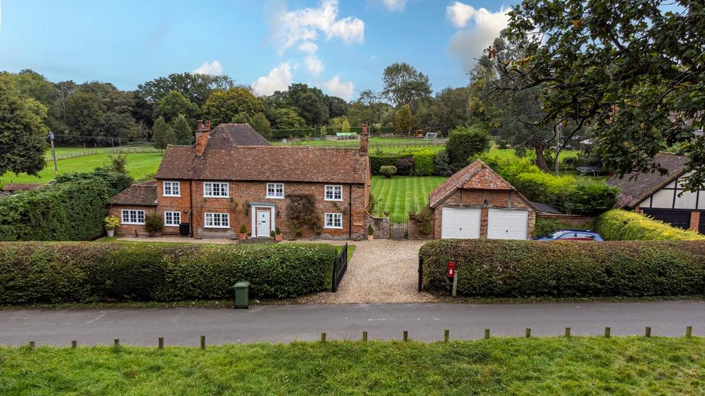 West Green Common, Hartley Wintney, Hook, RG27 4 bed character property