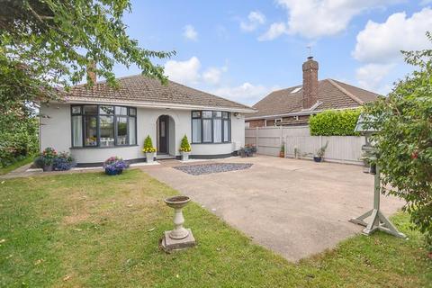 3 bedroom detached bungalow for sale - Beccles Road, Bradwell
