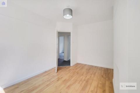 2 bedroom apartment to rent, Chinbrook Road, London