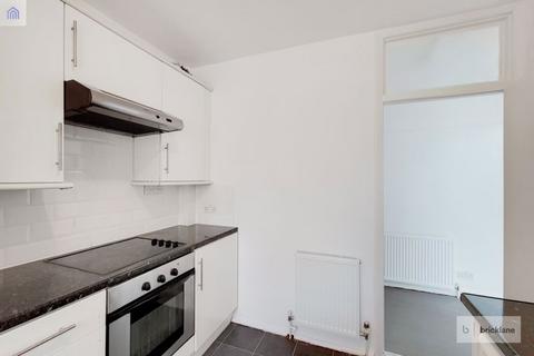 2 bedroom apartment to rent, Chinbrook Road, London