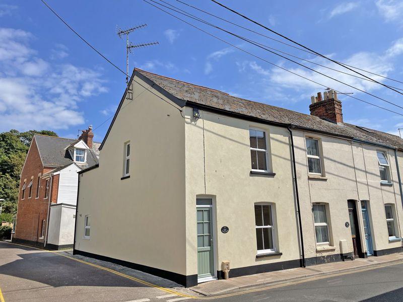 York Street, Sidmouth 2 bed end of terrace house £950 pcm (£219 pw)