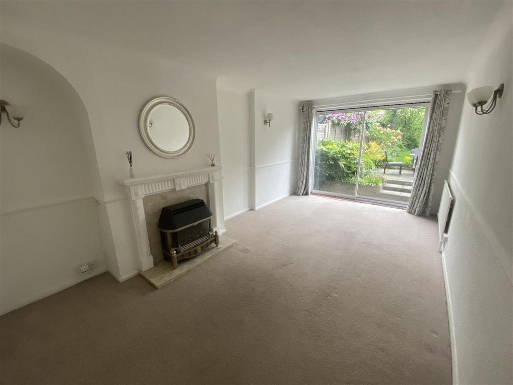 57 Wakeley Hill Penn Wolverhampton 3 bed semidetached house £995 pcm (£230 pw)