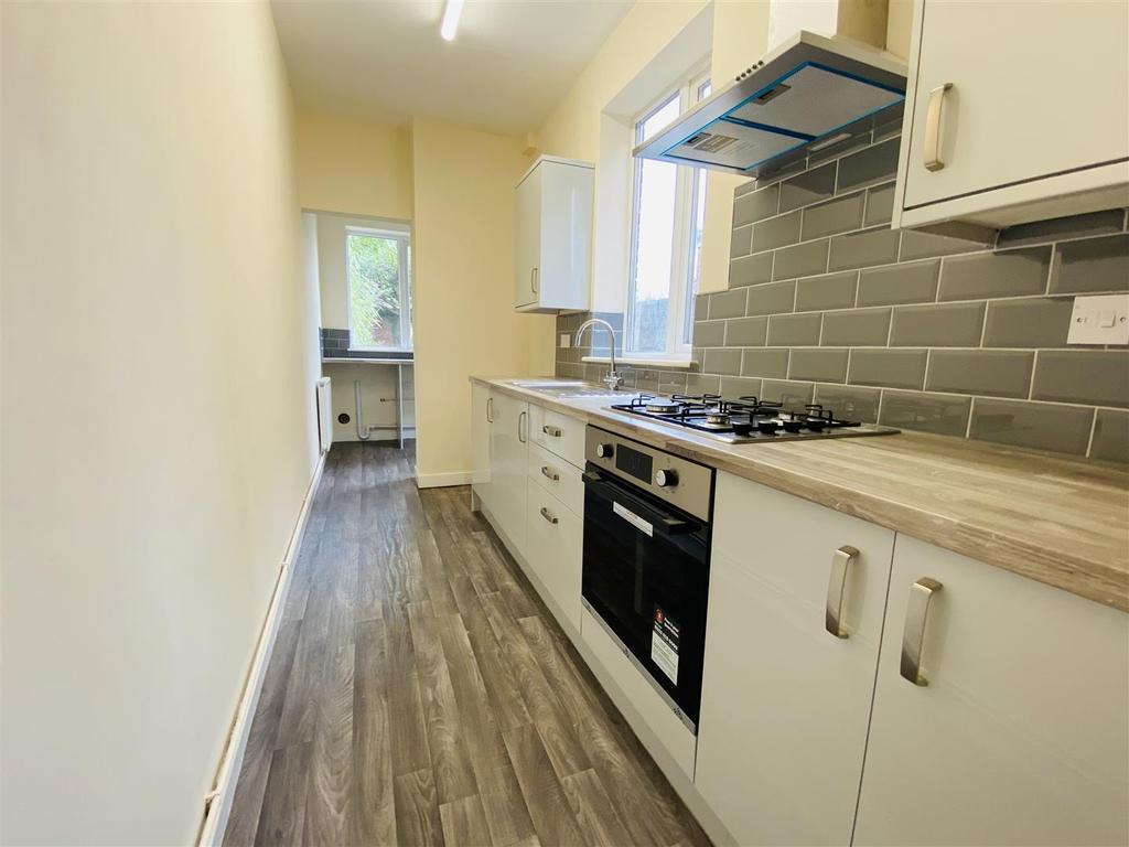22 Nursery Walk, Tettenhall 2 bed terraced house £850 pcm (£196 pw)