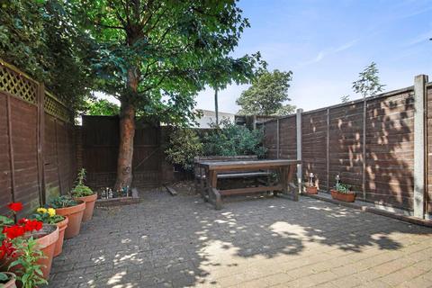 11 Beeches Close, London, SE20 8ED