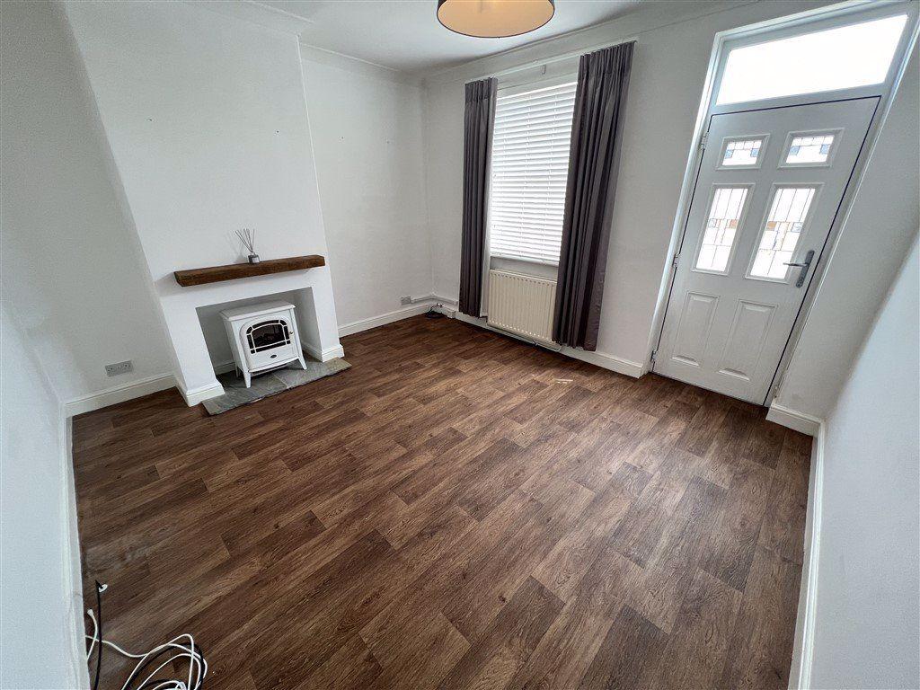 Back Duke Street, Featherstone, WF7 2 bed terraced house £650 pcm (£