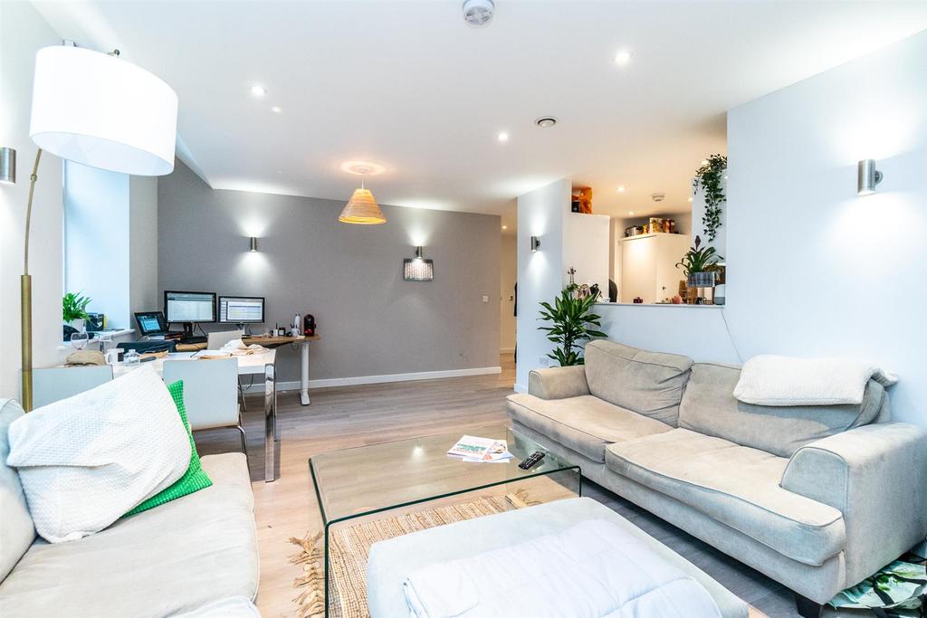 Open Plan Living / Dining / Kitchen Area