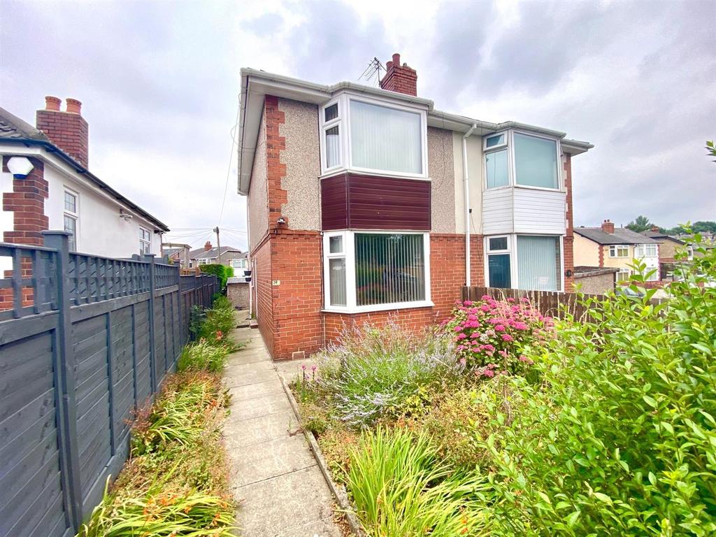 Woodhouse Hill, Fartown, Huddersfield 2 bed semidetached house for