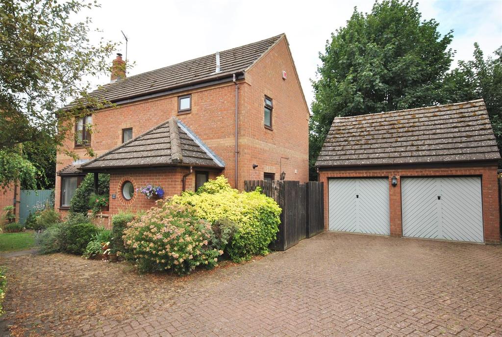 Pound Lane, Bugbrooke, Northampton 4 bed detached house for sale £450,000