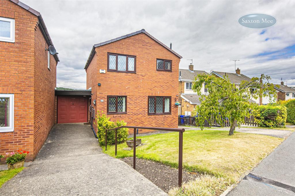 Hillcrest Road, Deepcar, S36 2QL 3 bed detached house £250,000