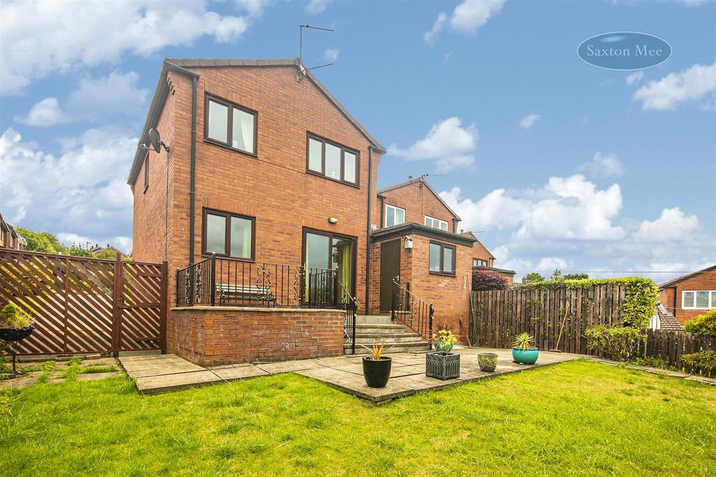 Hillcrest Road, Deepcar, S36 2QL 3 bed detached house £250,000