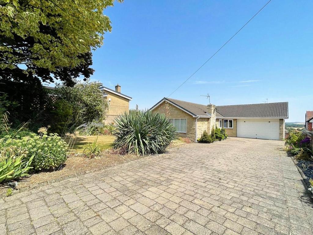 Limes Avenue, Staincross, Barnsley 3 bed detached bungalow £375,000