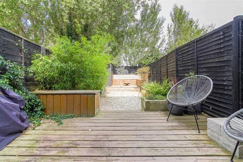 143 Farmer Road, London, E10 5DJ