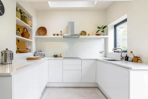 143 Farmer Road, London, E10 5DJ