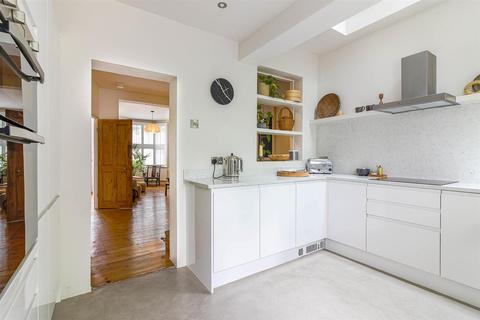 143 Farmer Road, London, E10 5DJ