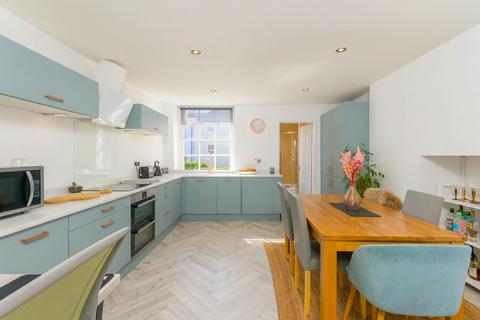 4 Albermarle Row, Bristol, BS8 4LY