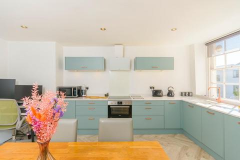4 Albermarle Row, Bristol, BS8 4LY