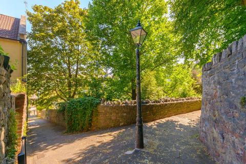 4 Albermarle Row, Bristol, BS8 4LY