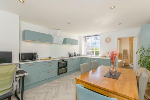 4 Albermarle Row, Bristol, BS8 4LY