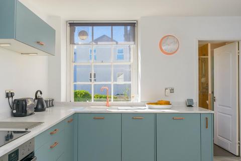 4 Albermarle Row, Bristol, BS8 4LY