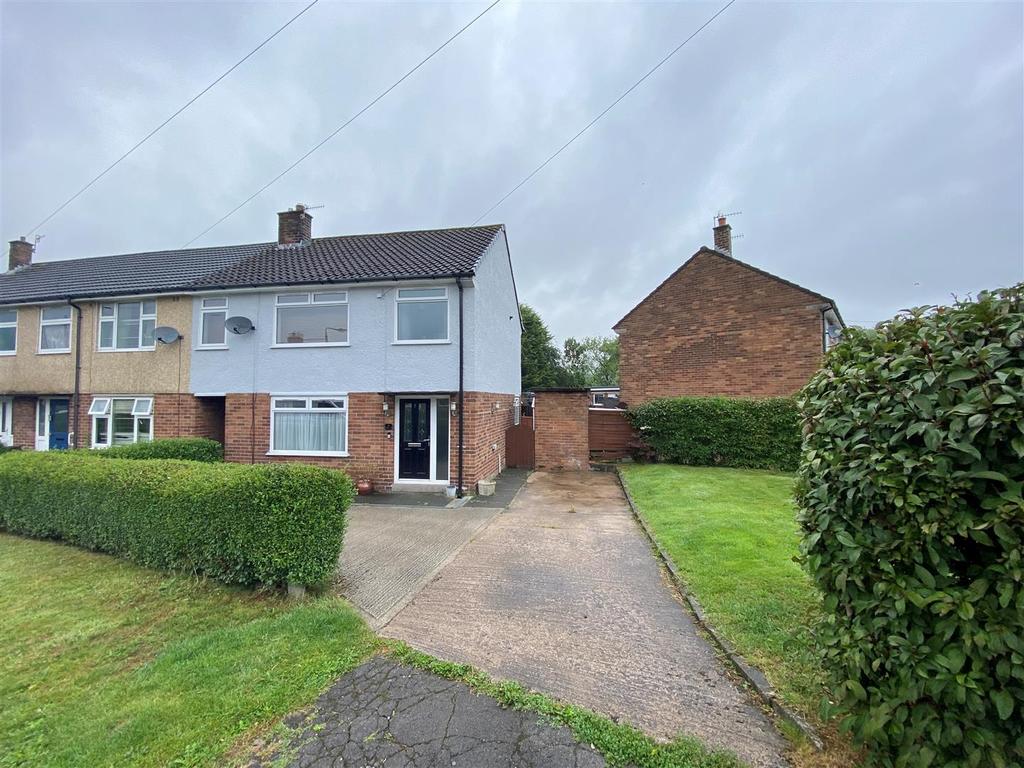 Poplar Avenue, New Mills, High Peak 3 bed semidetached house £235,000