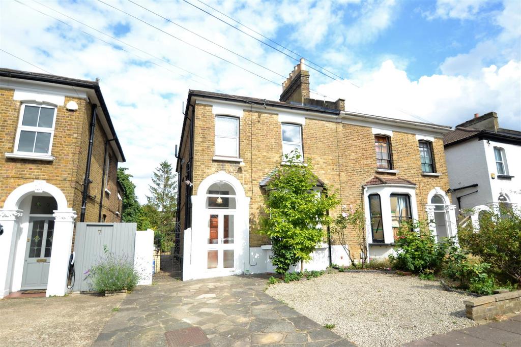 Langley Road, Beckenham 3 bed semidetached house £2,000 pcm (£462 pw)