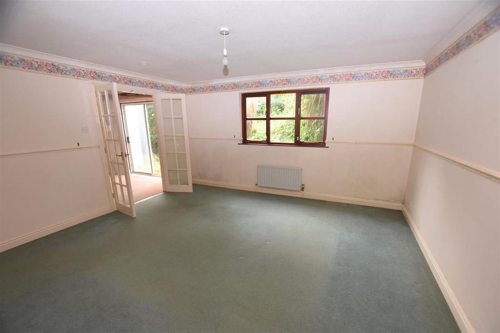 Willow Drive, Camborne 3 bed house £275,000