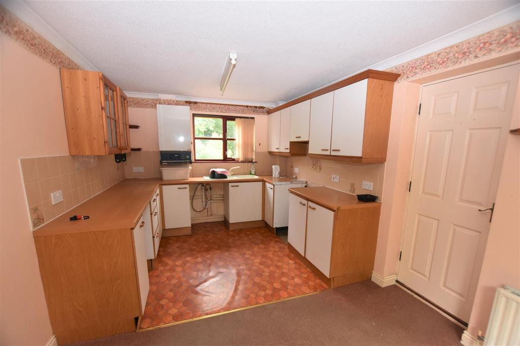 Willow Drive, Camborne 3 bed house £275,000