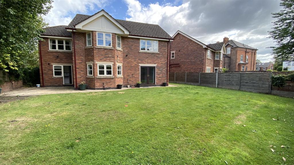 Cheltenham Drive, SALE 4 bed detached house £2,500 pcm (£577 pw)