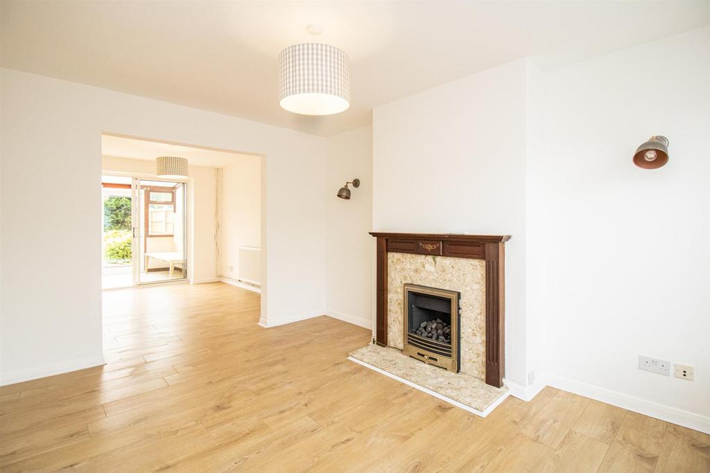 Churchill Drive, Ruddington, Nottingham 3 bed semidetached house £