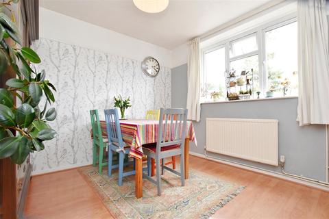 12 Deans Close, Abbots Langley, WD5 0HL