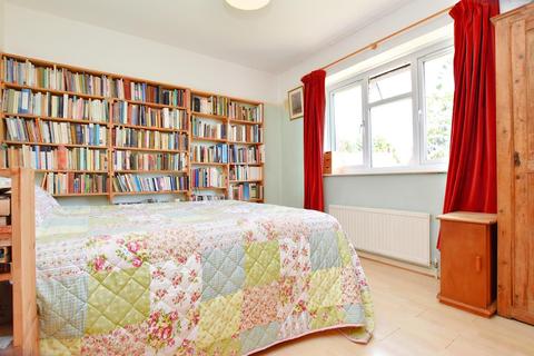 12 Deans Close, Abbots Langley, WD5 0HL