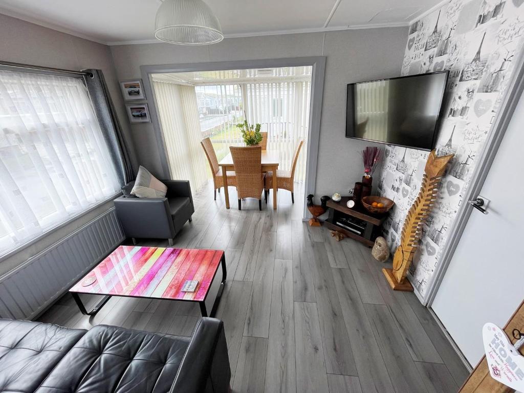 LOUNGE & DINING