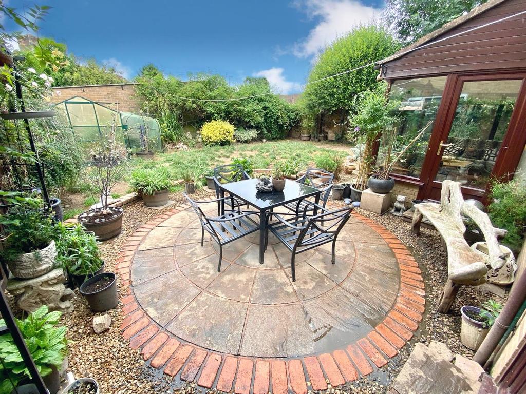Chestnut Drive, Willand, Devon 4 bed detached house for sale £360,000