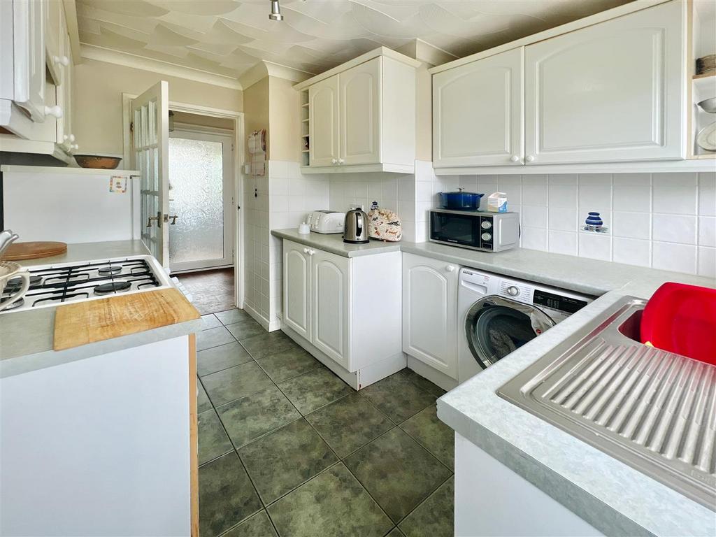 Gollands, Brixham 3 bed semidetached bungalow £295,000