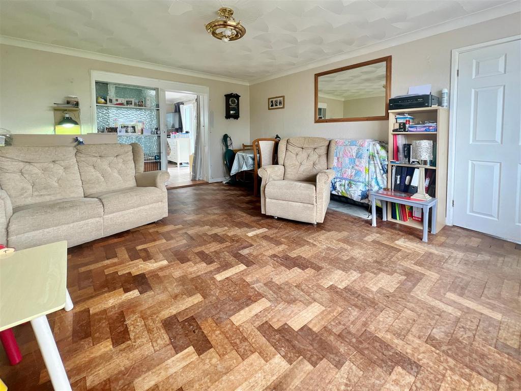 Gollands, Brixham 3 bed semidetached bungalow £295,000