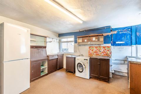 3 Fern Square, Eyam, Hope Valley, S32 5QQ