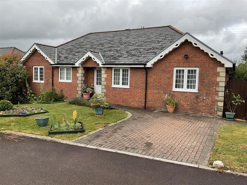 Parc Bryn Rhos, Glanamman, Ammanford 3 bed detached bungalow £275,000