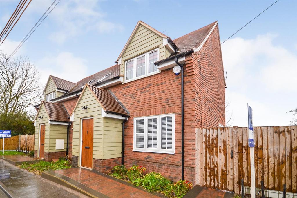 Burnham Road, Latchingdon 2 bed semidetached house £1,100 pcm (£254 pw)